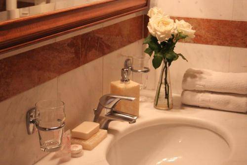 Achillion Hotel, Athens