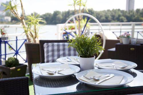 Botel Marina, Bratislava
