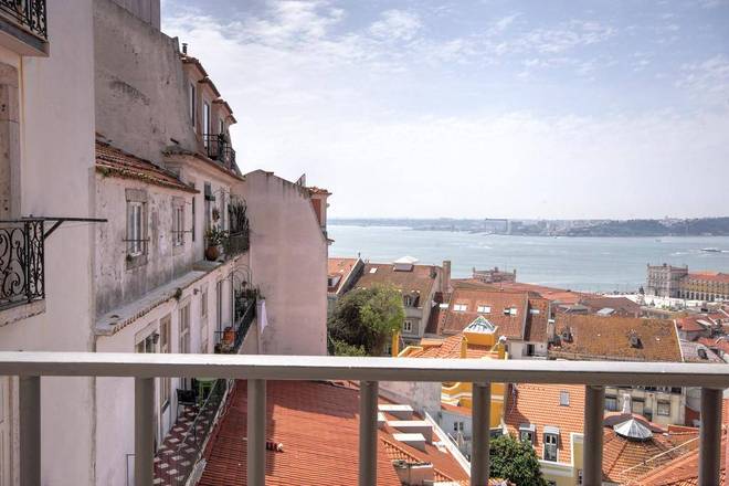Solar Dos Mouros, Lisbon