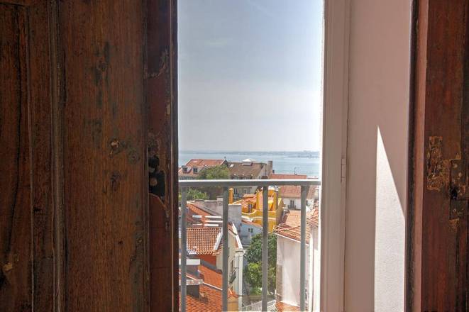 Solar Dos Mouros, Lisbon