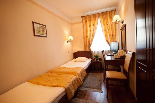Karmel Hotel, Krakow