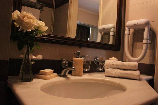 Achillion Hotel, Athens