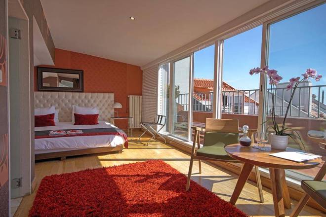 Solar Dos Mouros, Lisbon