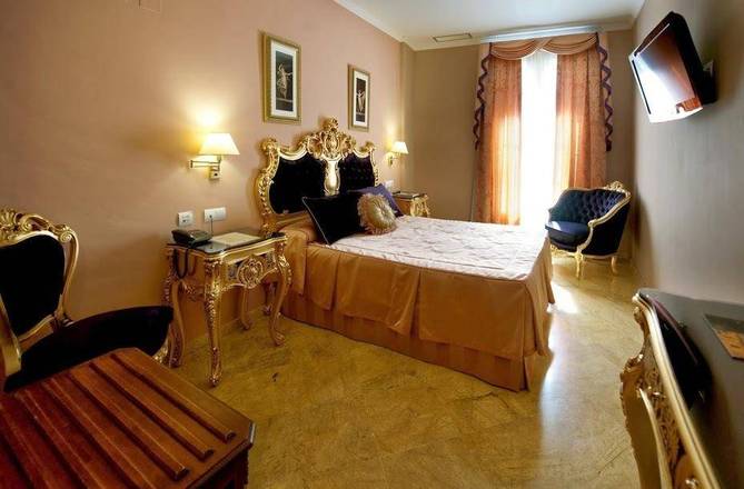 Adriano Boutique Sevilla, Seville