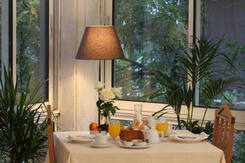Achillion Hotel, Athens