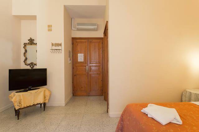 Marta Guest House, Rome