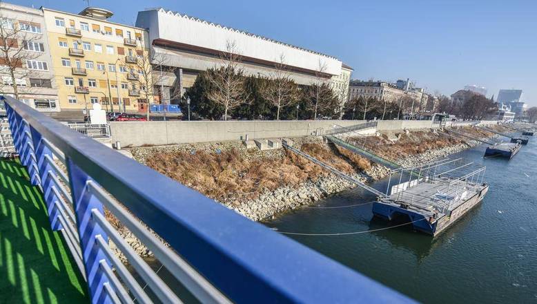 Botel Gracia, Bratislava