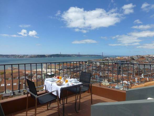 Solar Dos Mouros, Lisbon